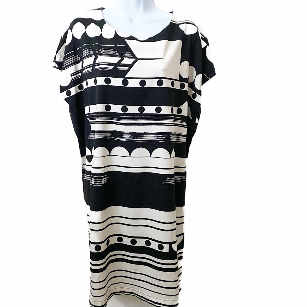 Chico’s, Geometric Circles Black & White Simple Flowing Tunic Dress